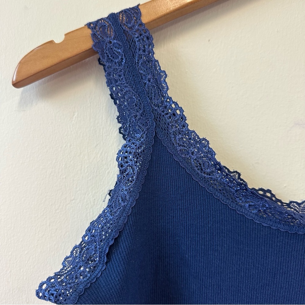 Chic Y2K style Navy Lace Trim Camisole with Ruffled Edge - Picture 2 of 6